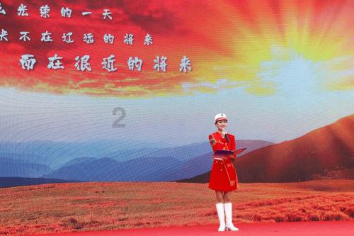 将《最后的晚餐》放大30倍，其中一个人的动作，揭开这幅画的秘密